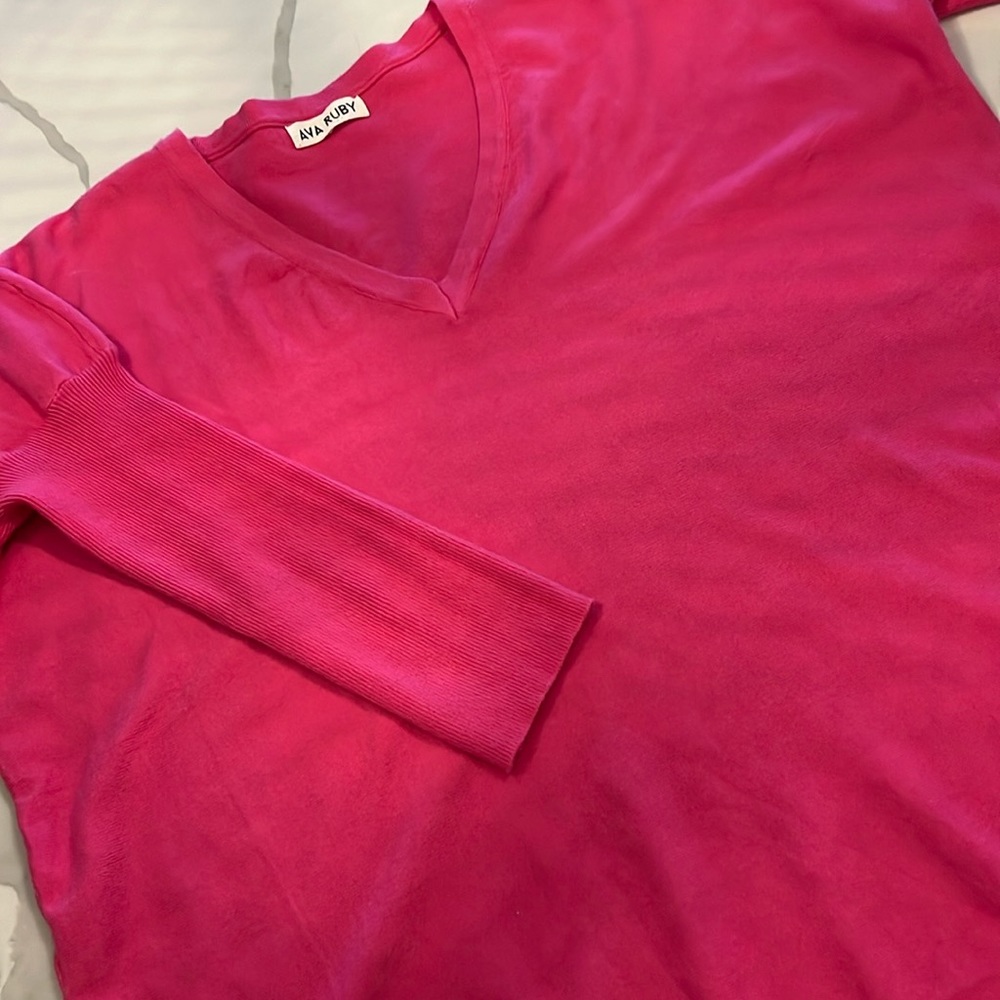 V neck hot pink lightweight sweater. Stretch.